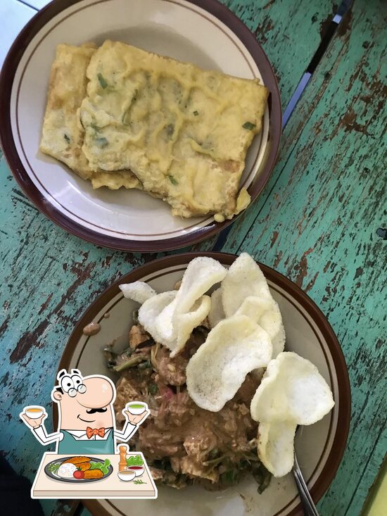 Warm Lotek Bu Sri: Cilacap's Soulful Flavor on Majapahit Street