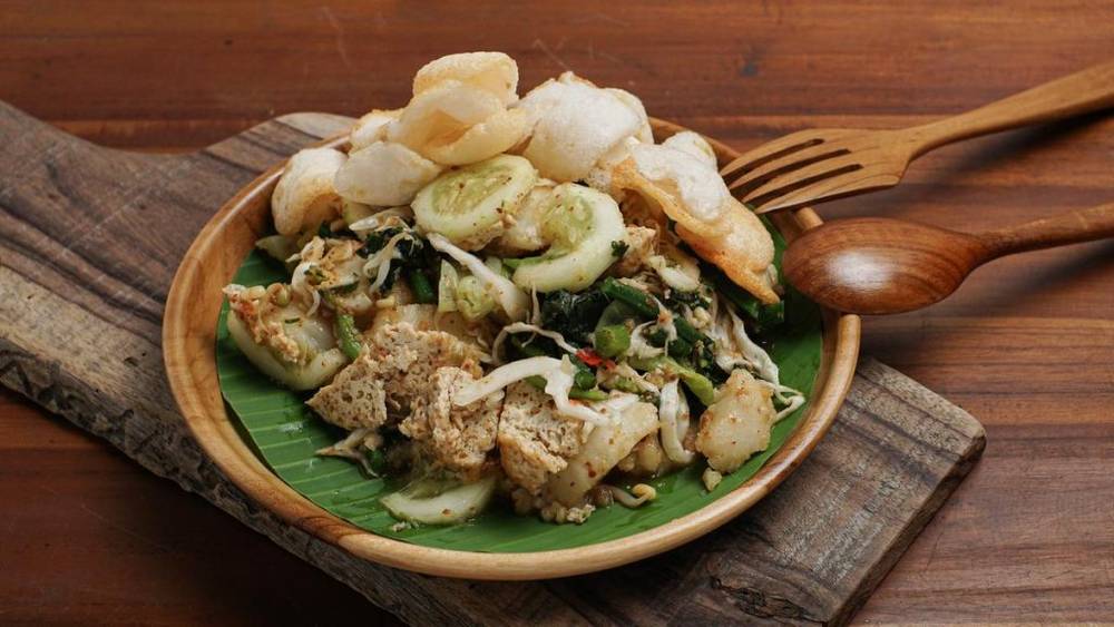 Warm Evenings at Bu Sri's Lotek Warung: The Flavor of Cilacap